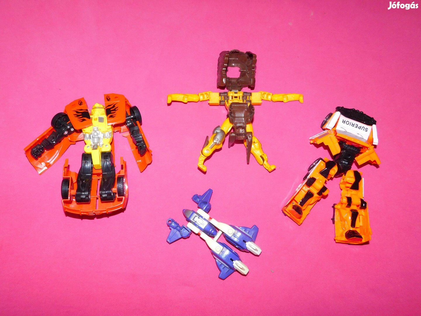 Négy darab transformers játék, autóból robottá alakíthatók