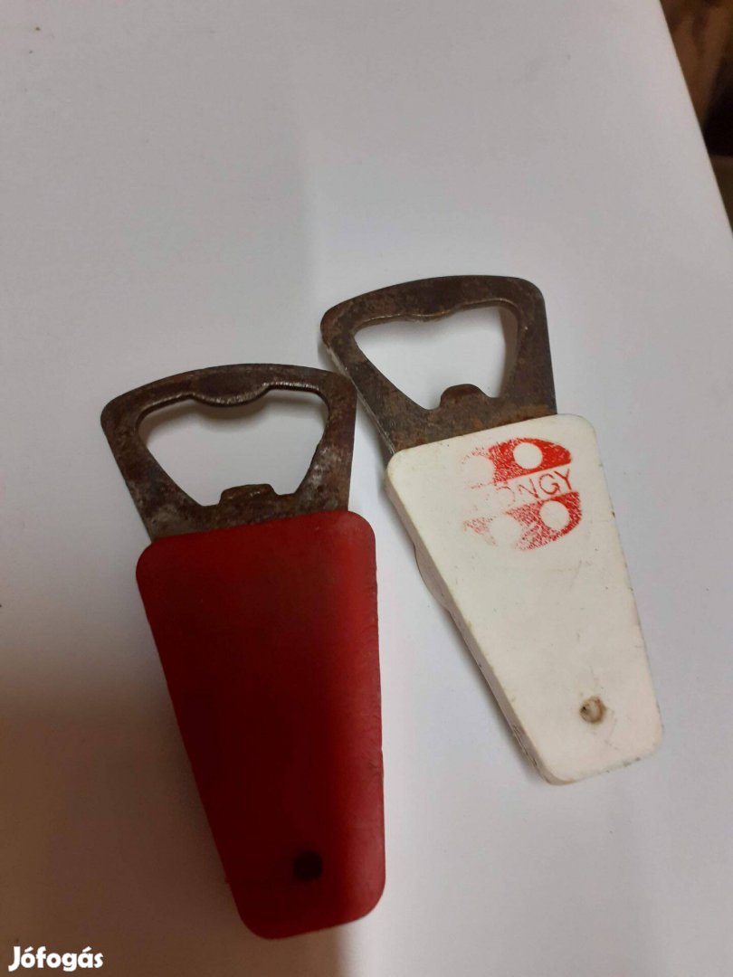 Négy különböző retro sörnyitó egybe
