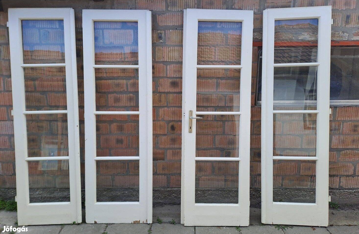 Négy szárnyas beltéri ajtó használt + függöny