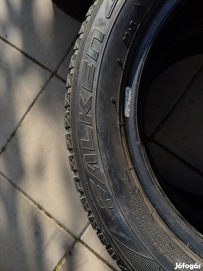 Négyévszakos 205/55/16-os gumi eladó 