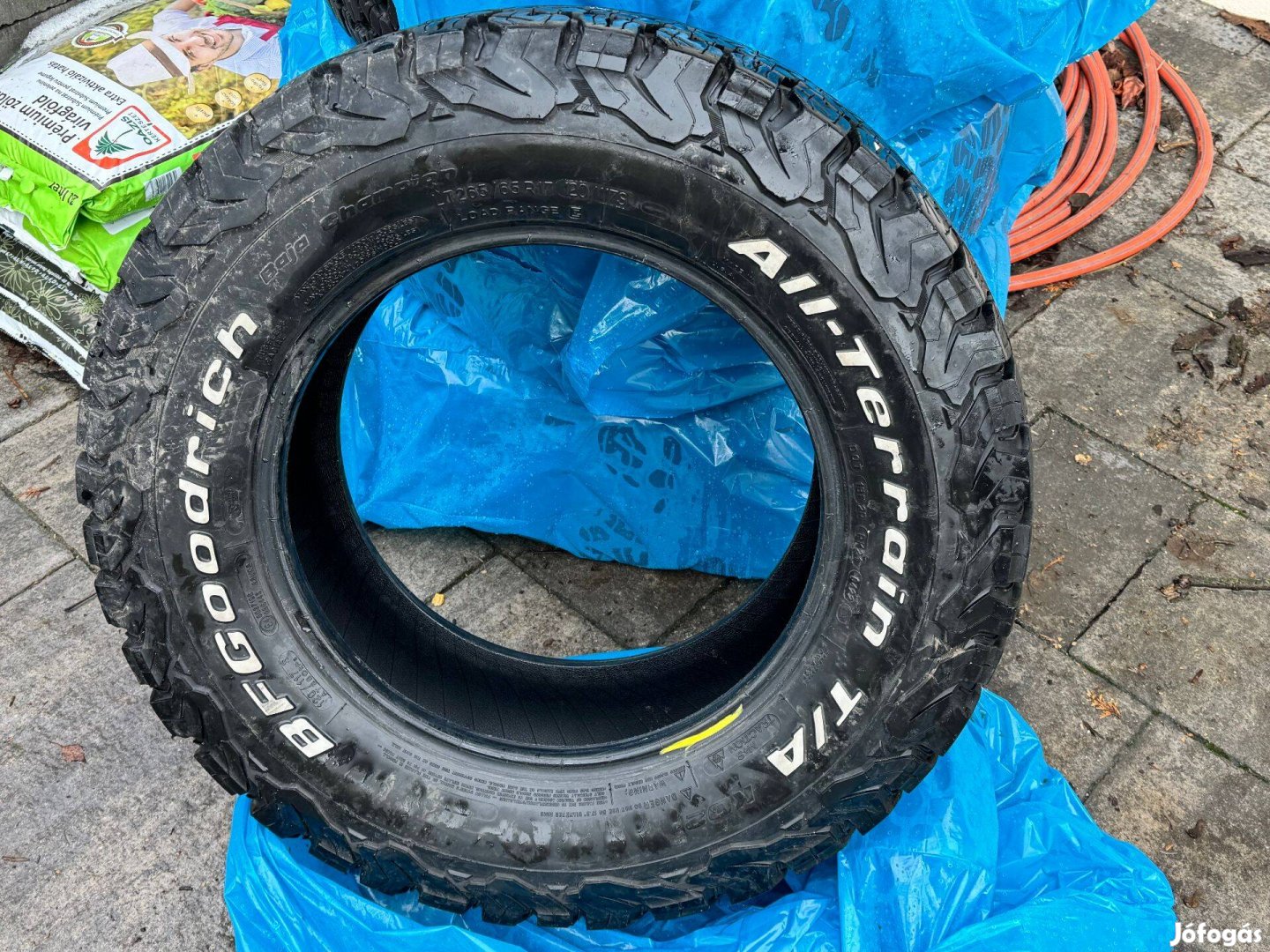 Négyévszakos autógumi garnitúra