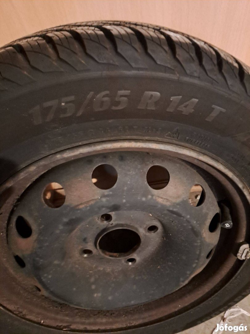 Négyévszakos gumi 175/65 R14 felnivel