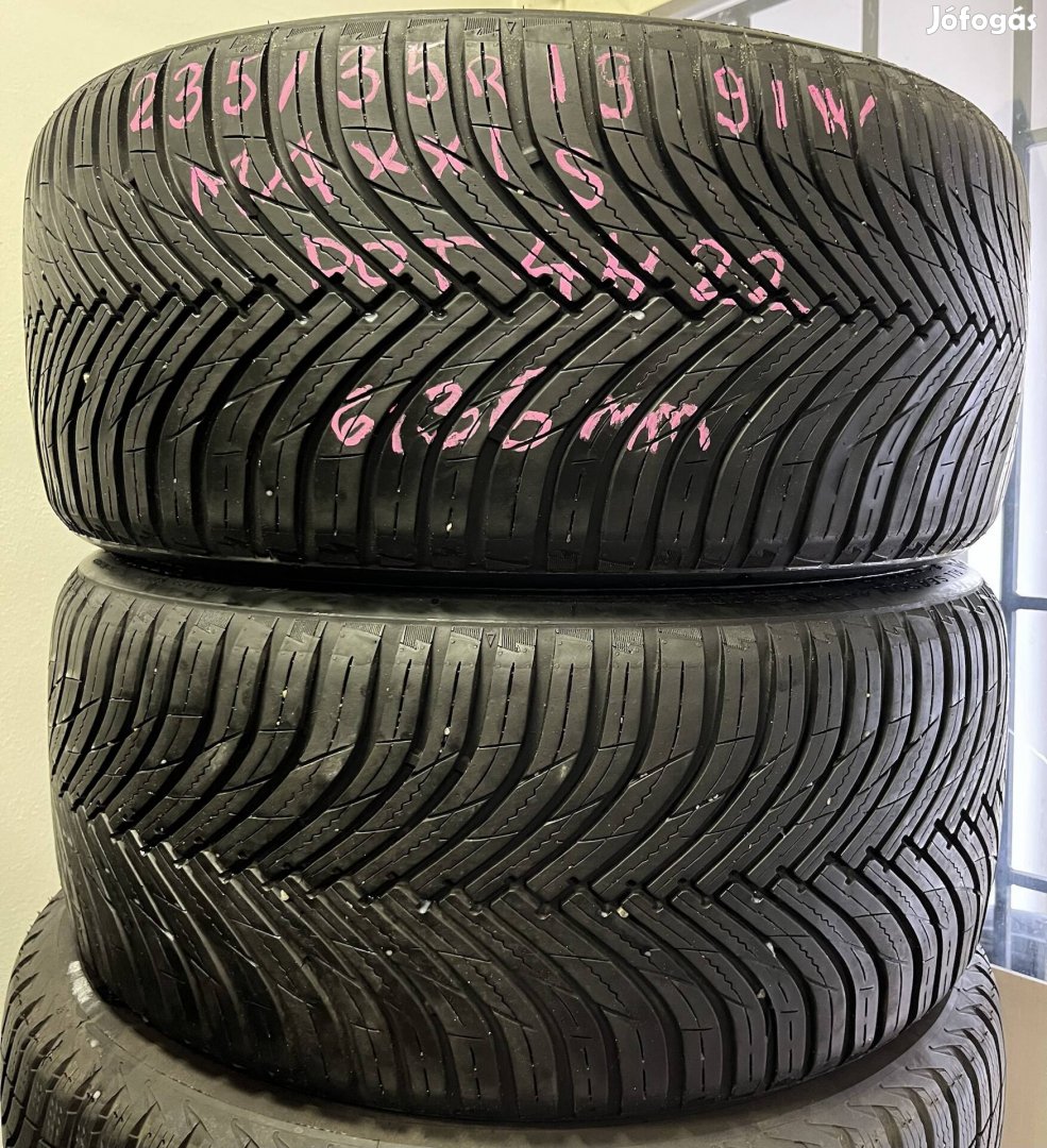 Négyévszakos gumi 235/35r19 Maxxis