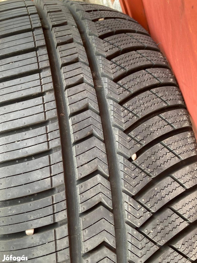 Négyévszakos gumi eladó 195/50r15 négy évszakos gumi
