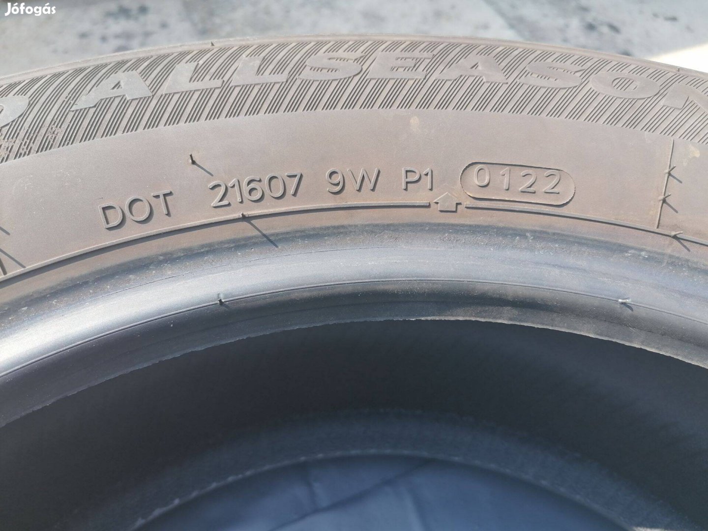 Négyévszakos újszerű gumigarnitúra 215/60R17