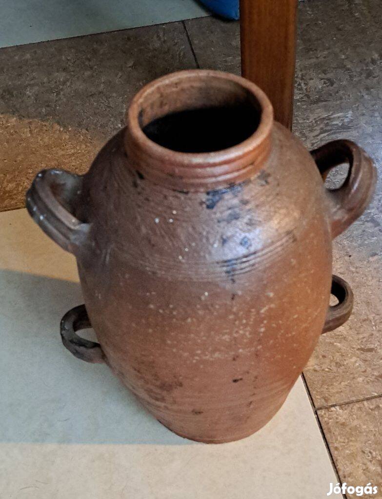Négyfülű cserépedény a paraszti konyhából
