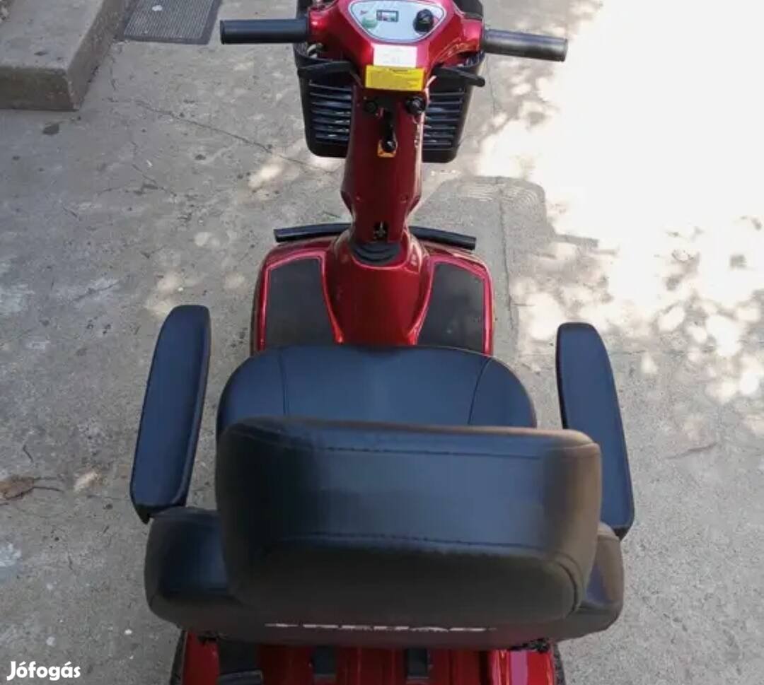 Négykerekű elektromos moped 