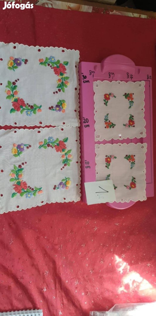 Négyzet alakú kézi hímzés gyűjtemény 34 darab