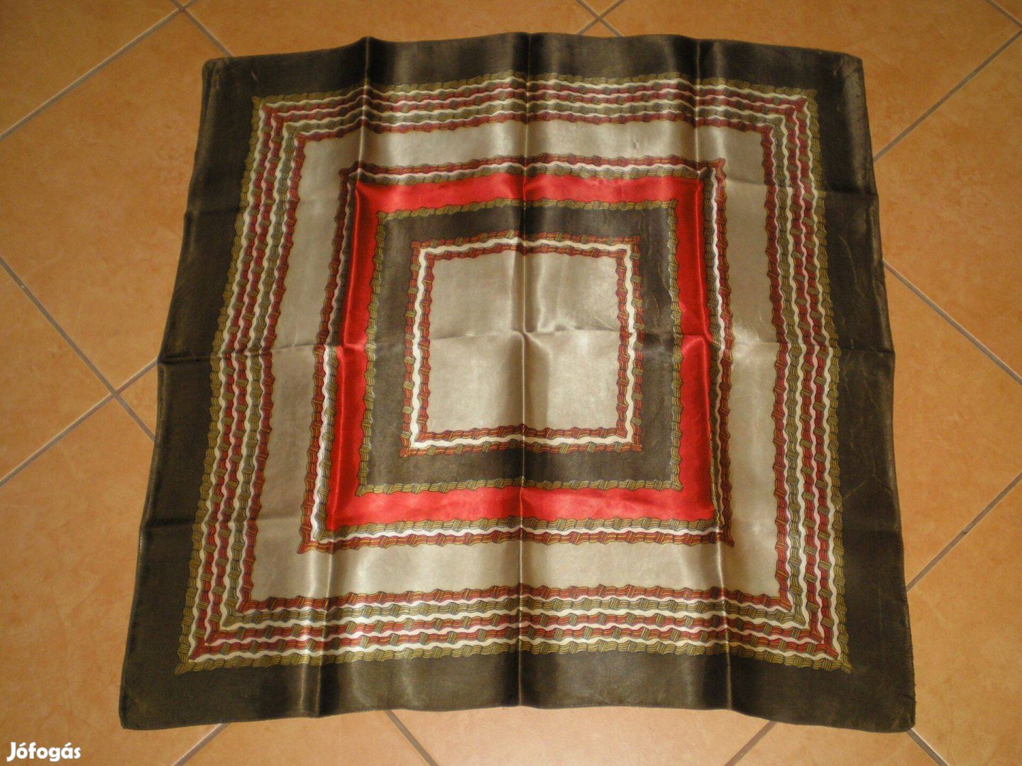 Négyzet alakú női kendő sál barna piros drapp színben