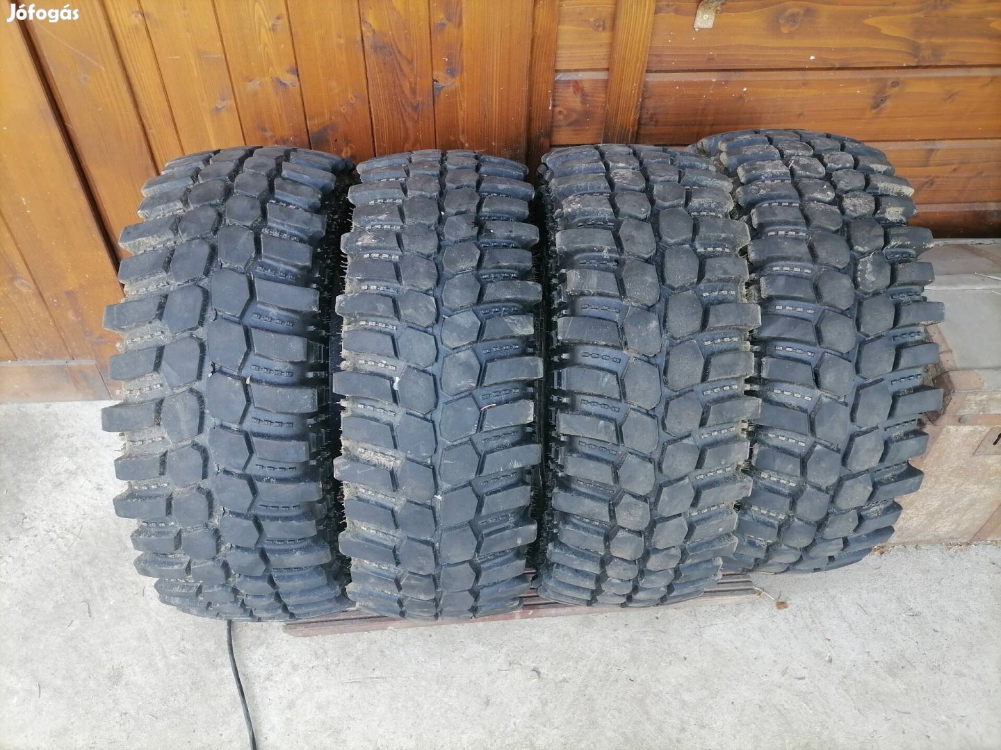 Nehéz Terepgumi 235 /75r15