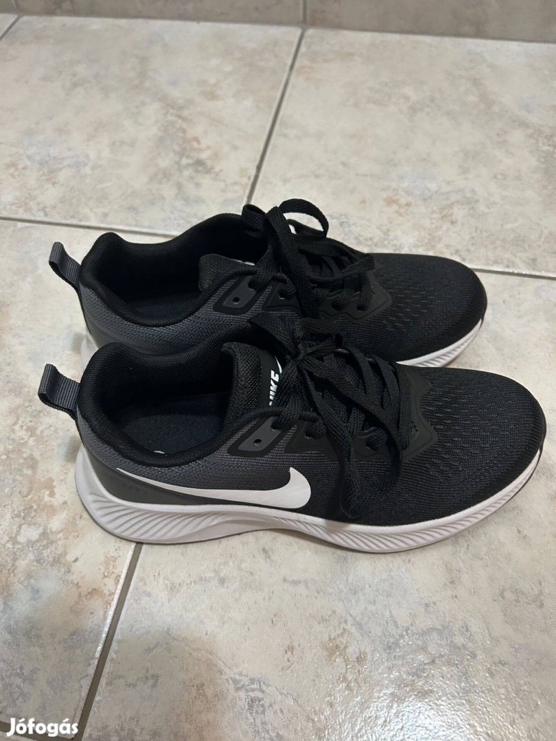 Nem eredeti, új Nike cipő