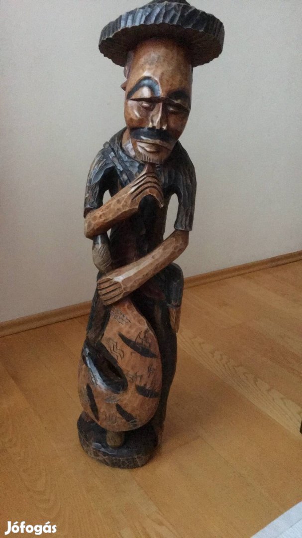 Nemesfa kézzel faragott autentikus szobor.