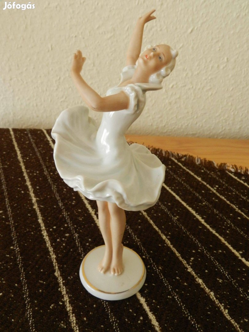 Német, kis porcelán táncosnő