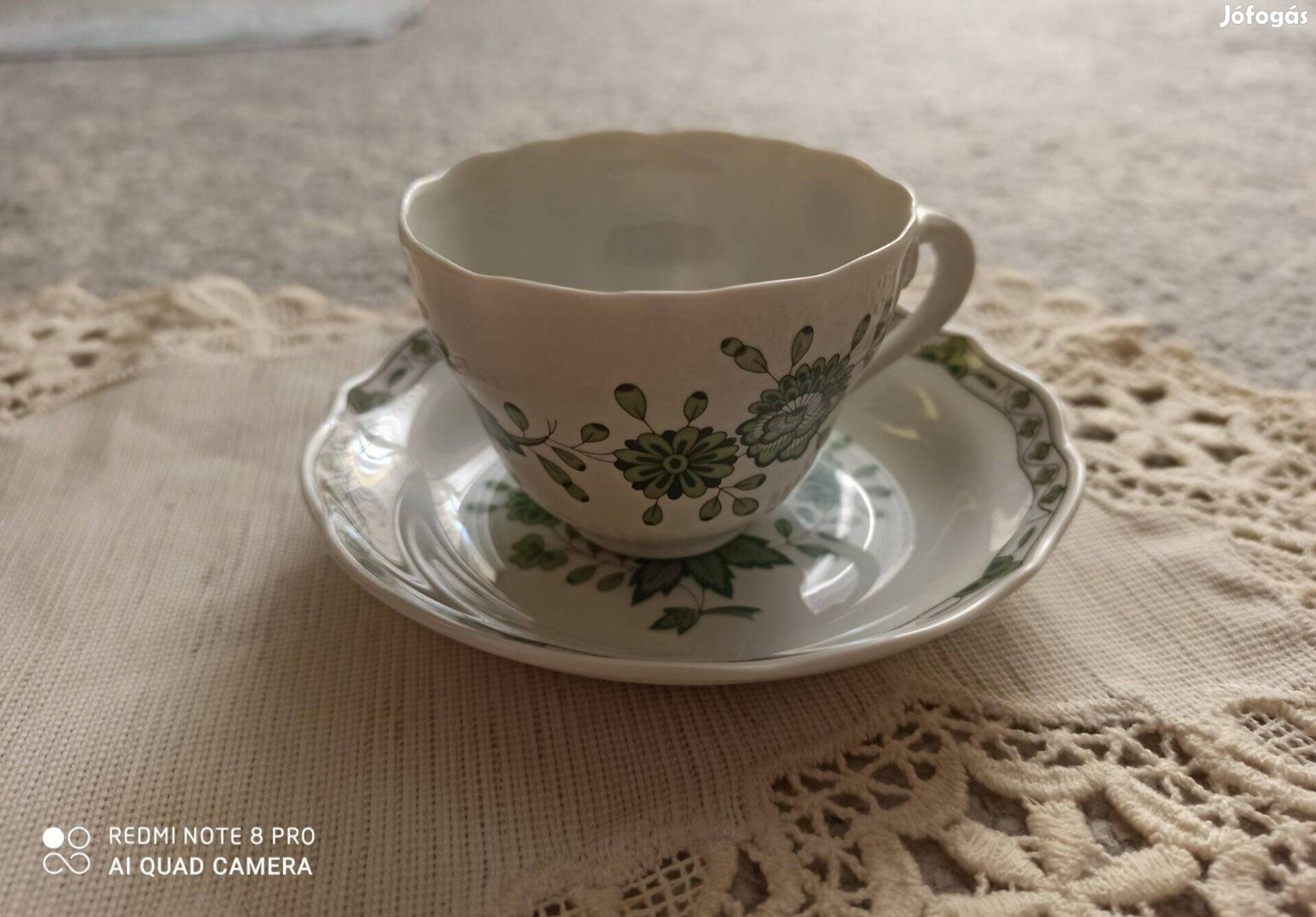 Német fehér alapon zöld mintás porcelán kávéscsésze aljjal