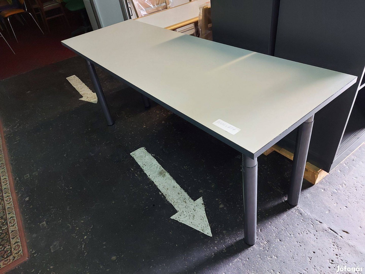 Német irodabútorok íróasztal asztalok gurulós boxok székek asztal