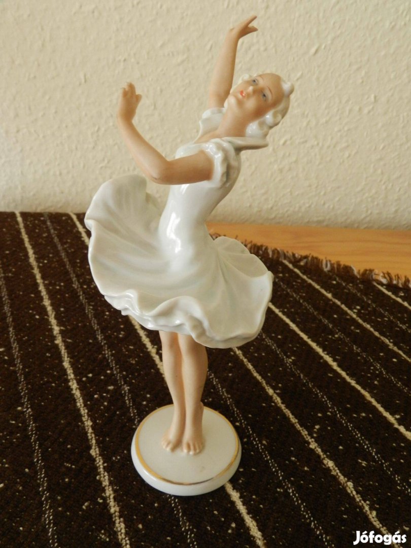 Német kis porcelán táncosnő