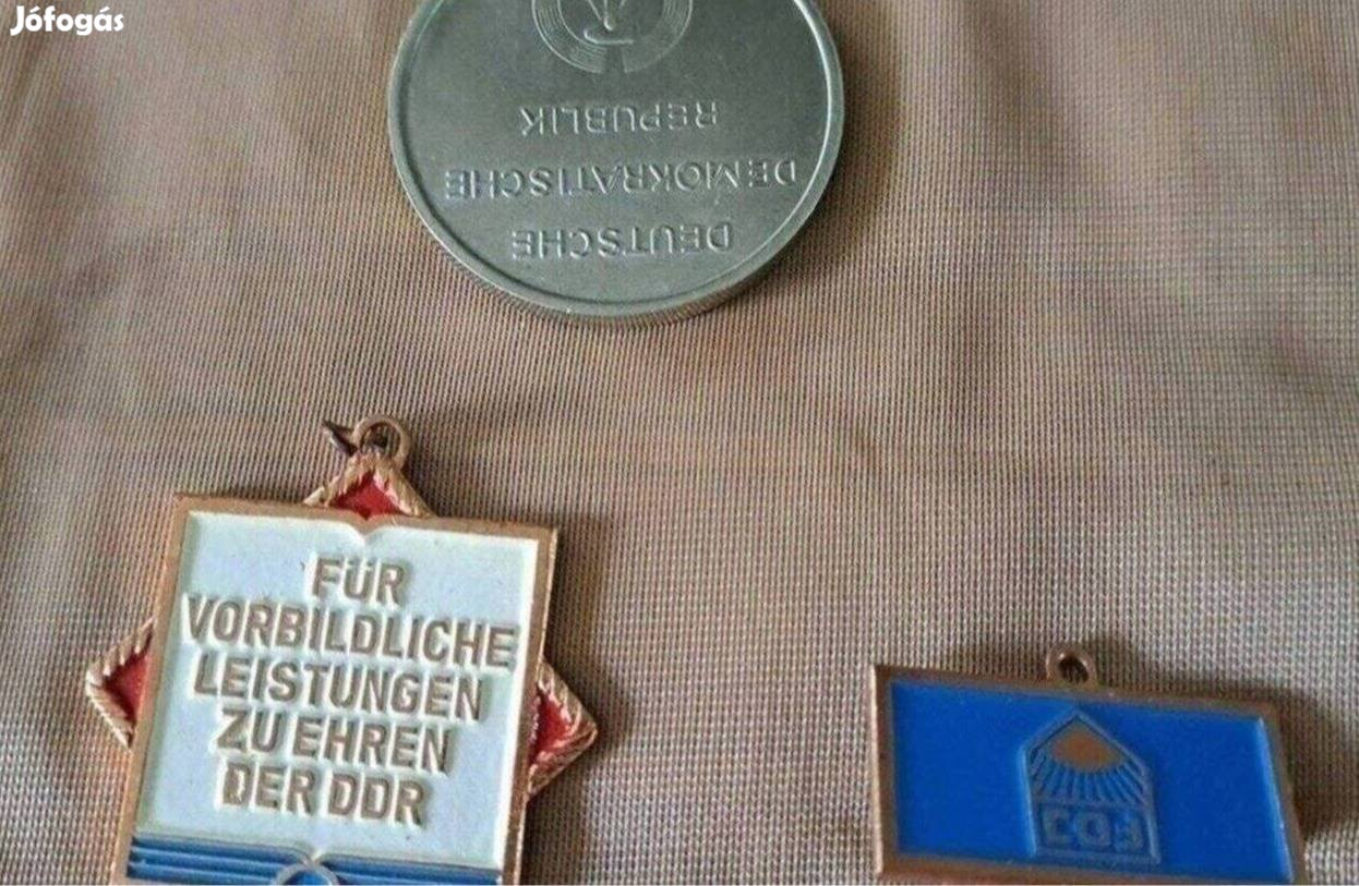 Német kitüntetés és egy érme