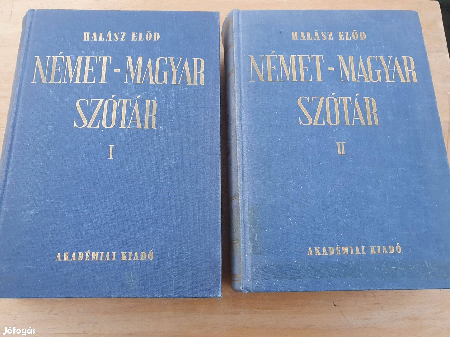 Német-magyar nagyszótár 1-2. +kéziszótár +Német nyelvkönyv