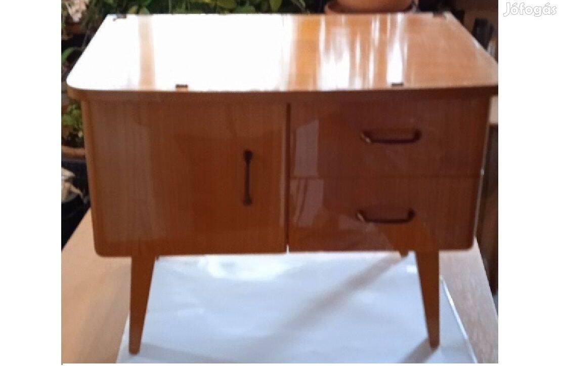 Német mid century design éjjeli szekrény