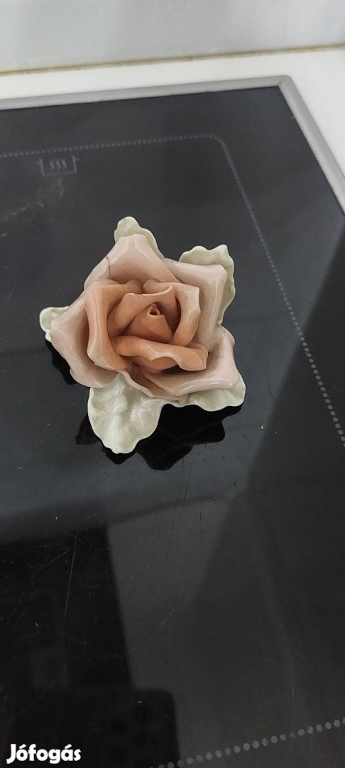 Német porcelán rózsa