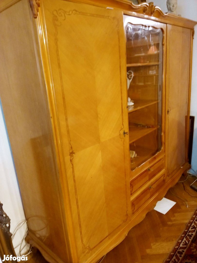 Neobarok vitrines szekrény eladó!