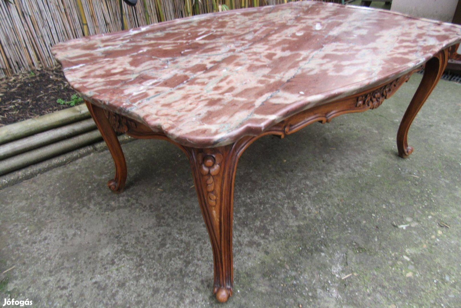 Neobarokk chippendale márvány asztal-dohányzóasztal