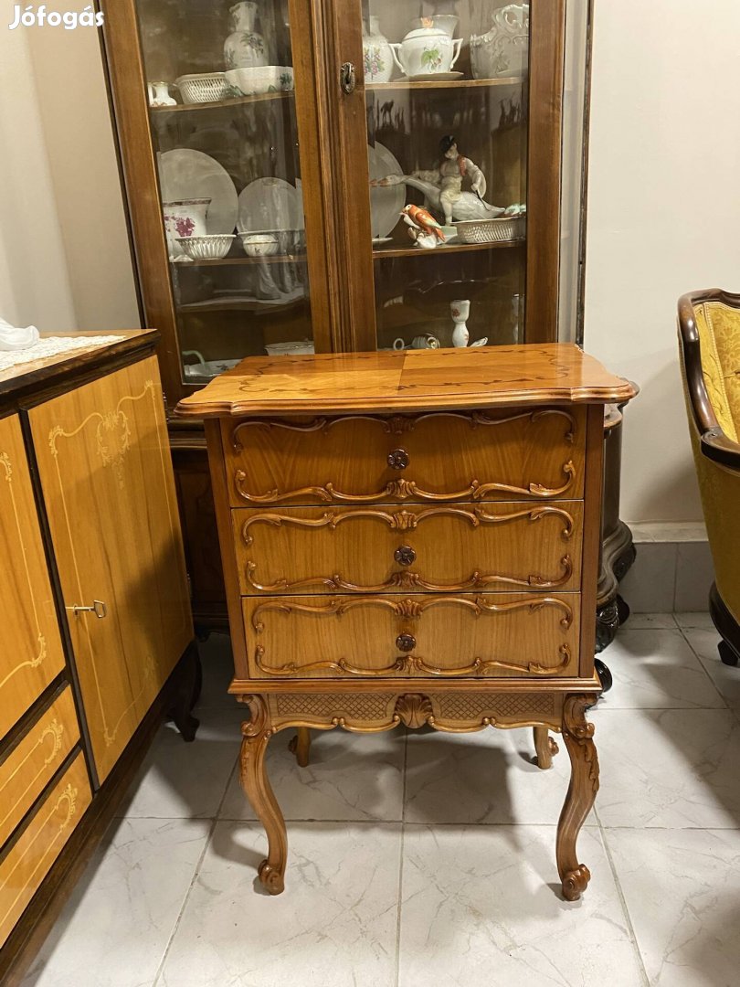 Neobarokk faragott 3 fiókos smizett