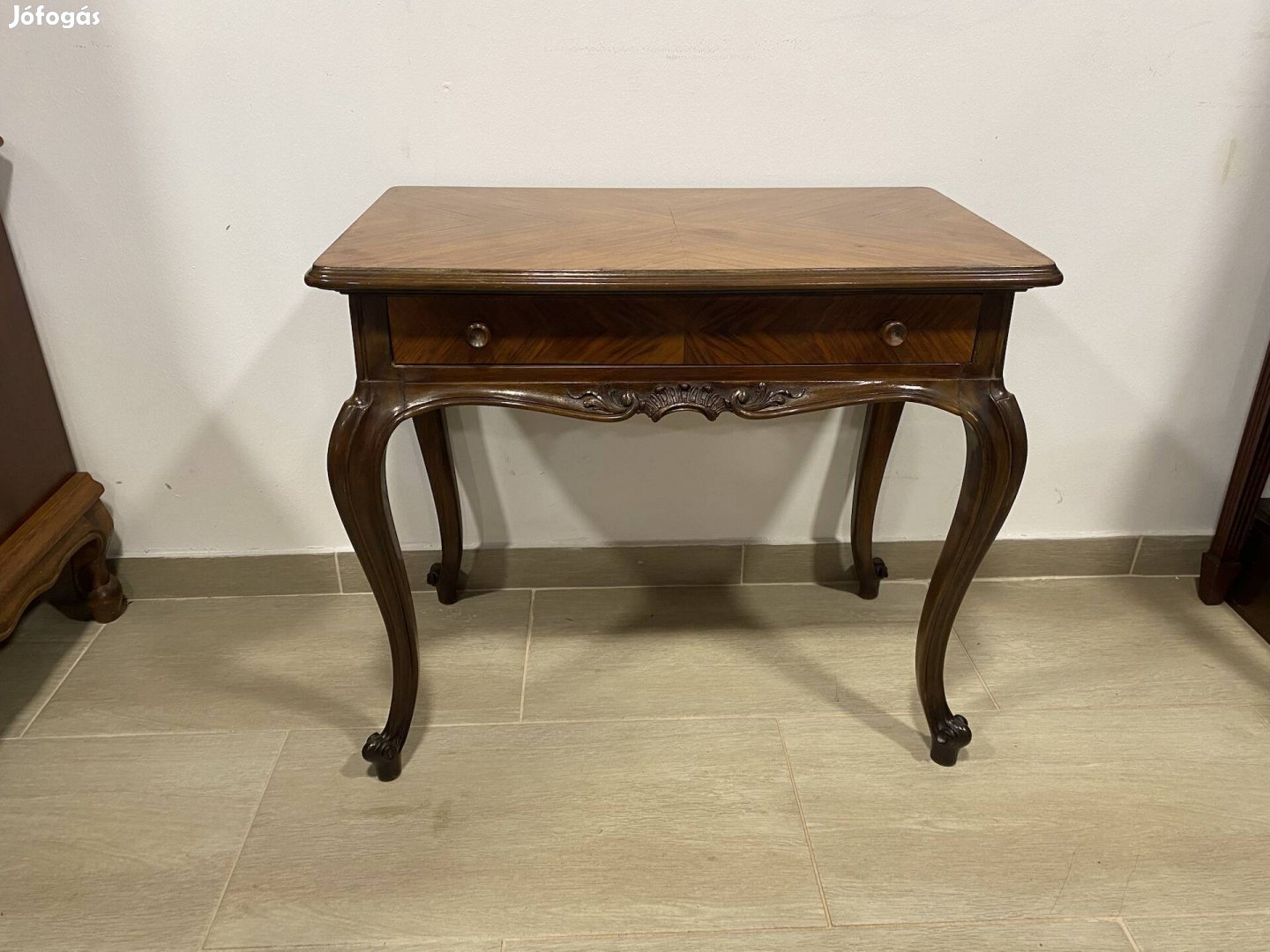 Neobarokk faragott fiókos konzolasztal