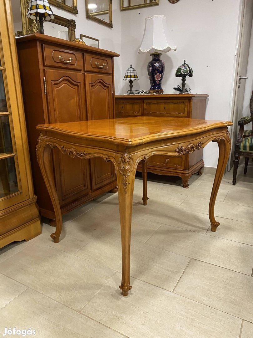 Neobarokk faragott kártyaasztal