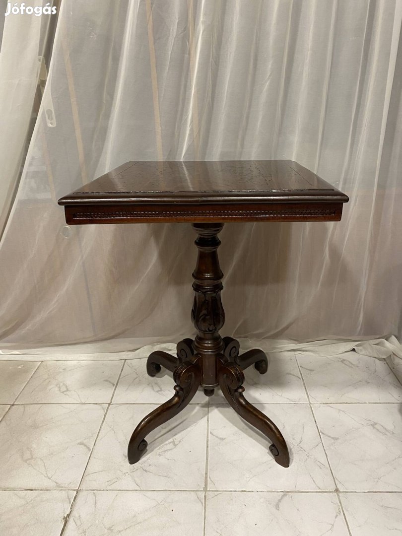 Neobarokk faragott szalonasztal