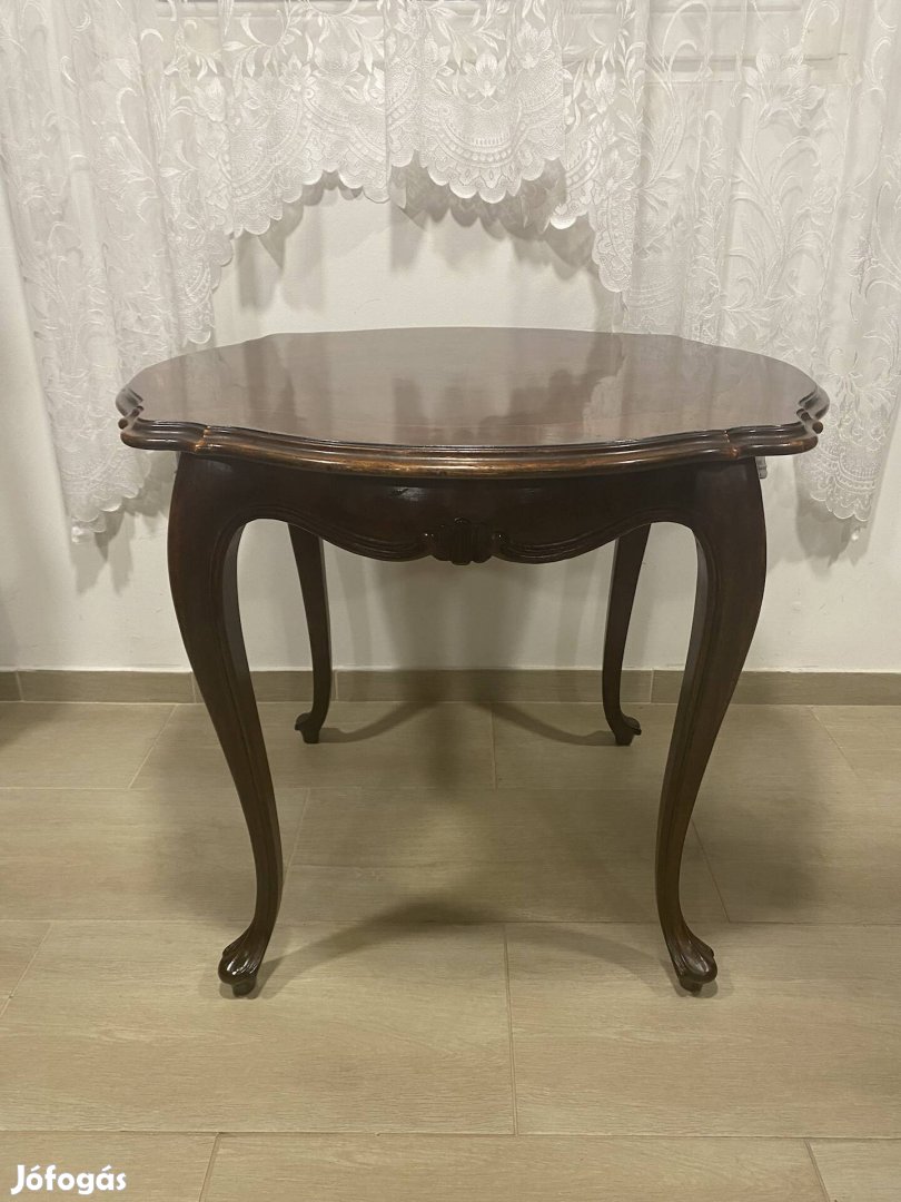 Neobarokk faragott szalonasztal