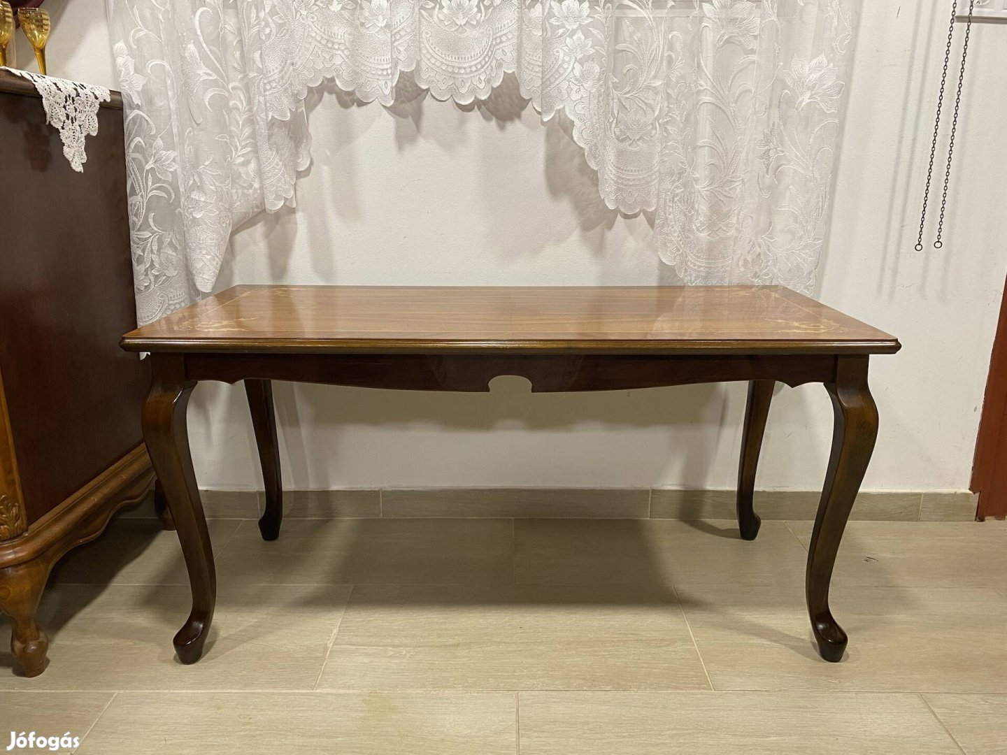 Neobarokk intarziás dohányzóasztal