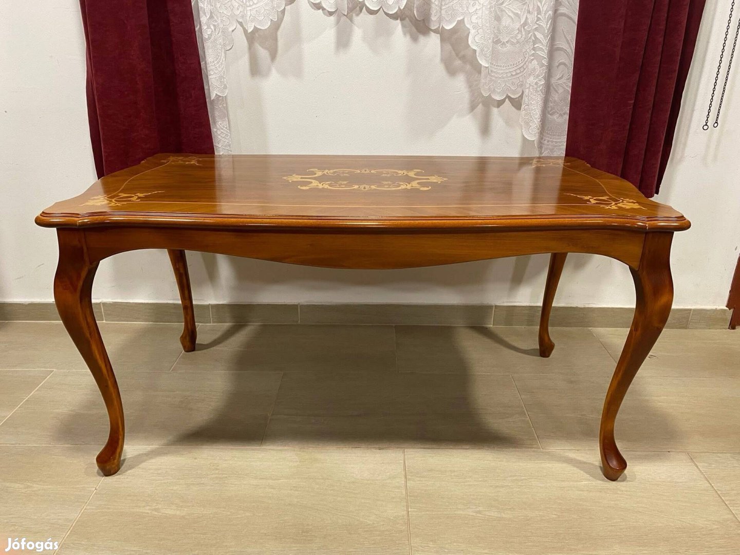 Neobarokk intarziás dohányzóasztal