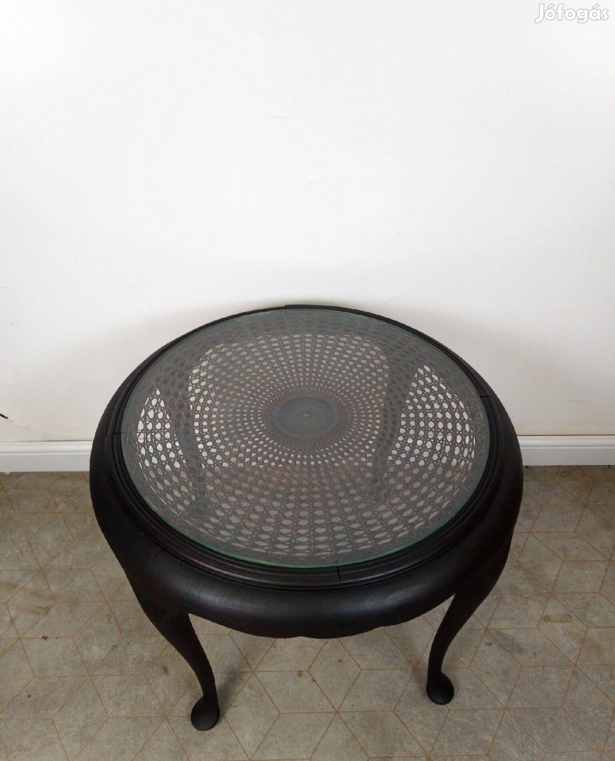 Neobarokk kerek thonet betétes dohányzóasztal