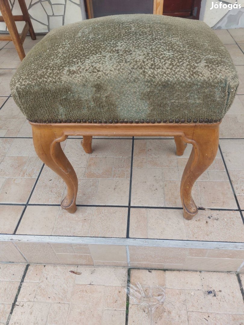 Neobarokk lábzsámoly