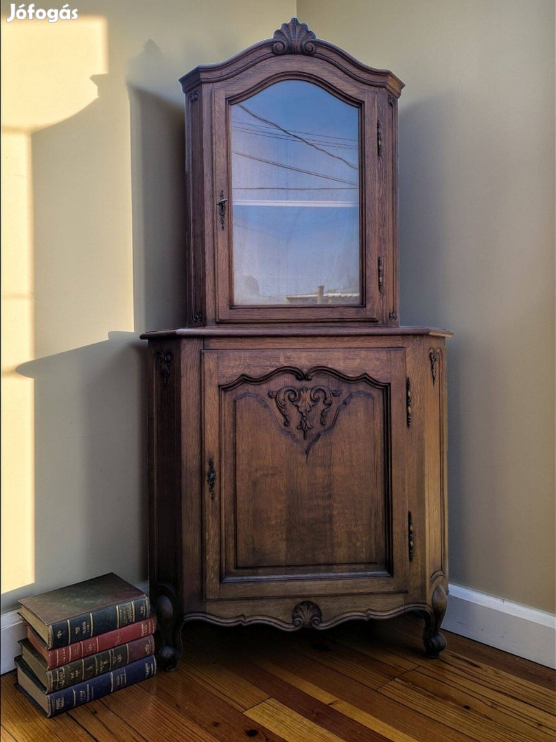 Neobarokk sarokvitrin