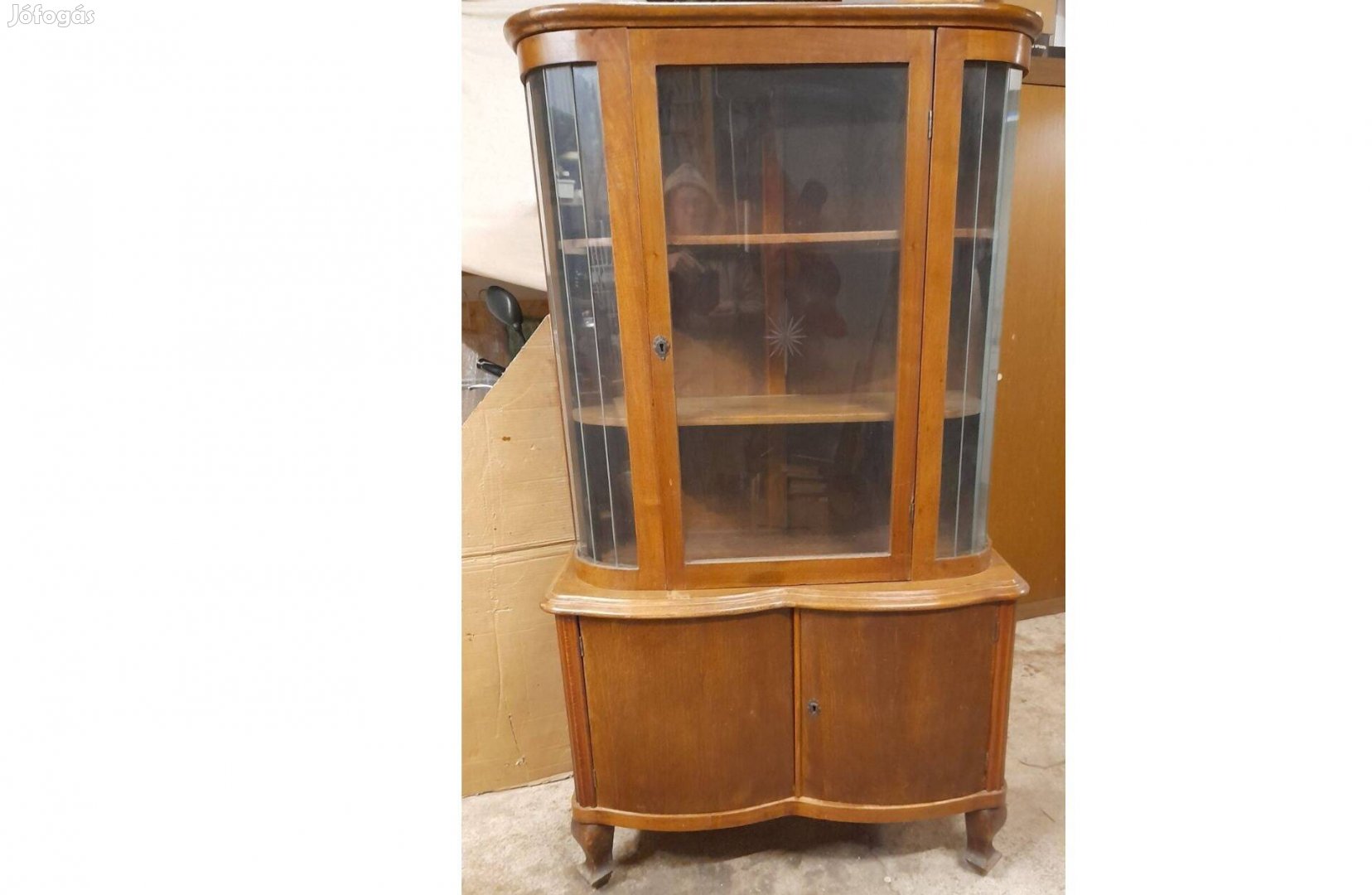 Neobarokk vitrines szekrény