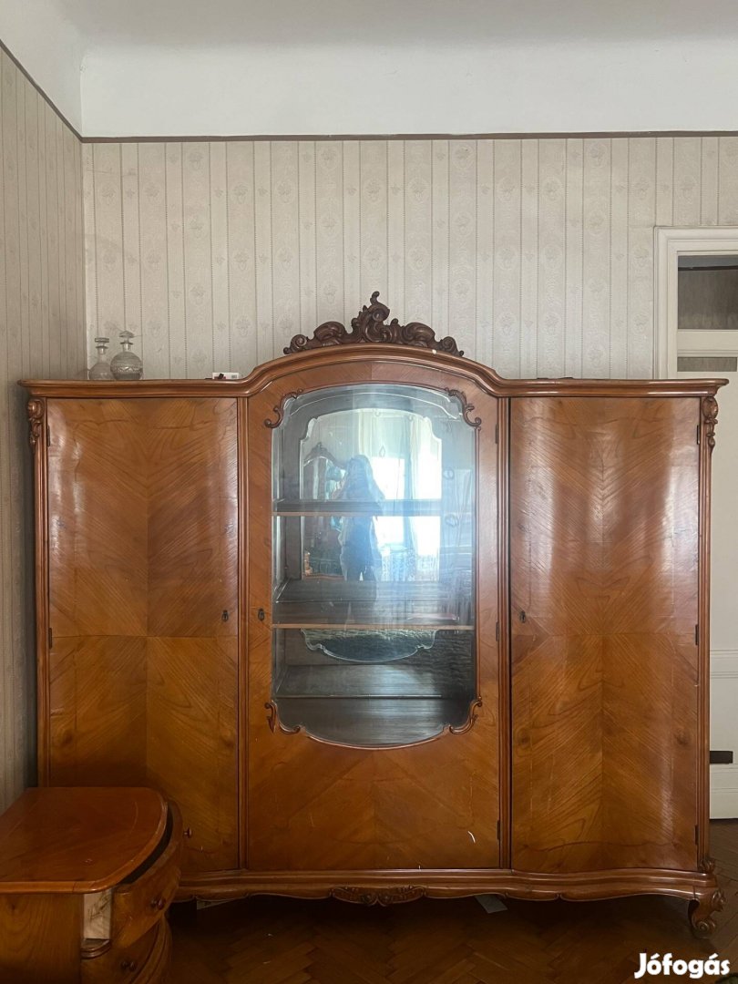 Neobarokk vitrines szekreny