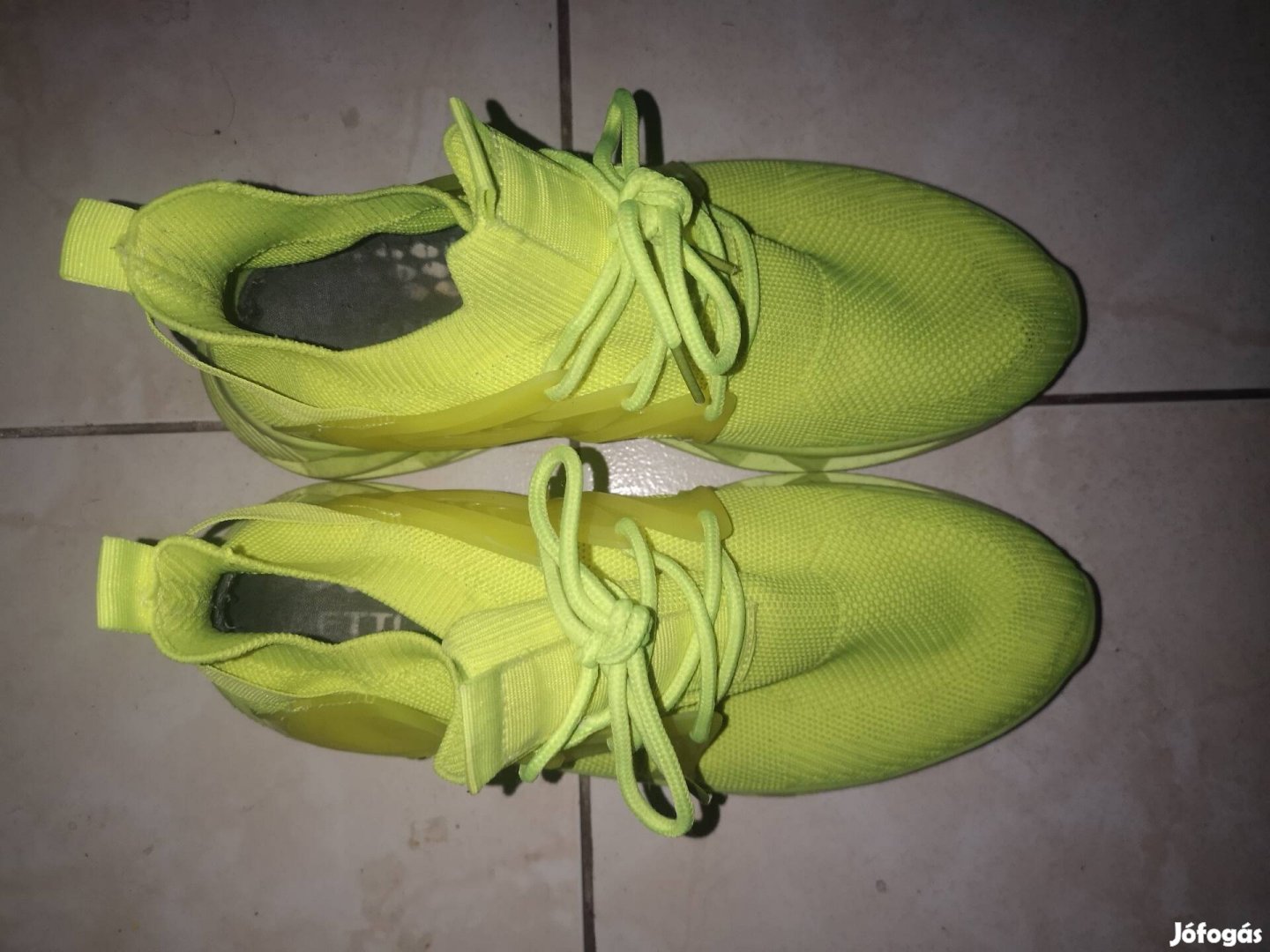 Neon zöld sportcipő 42 43