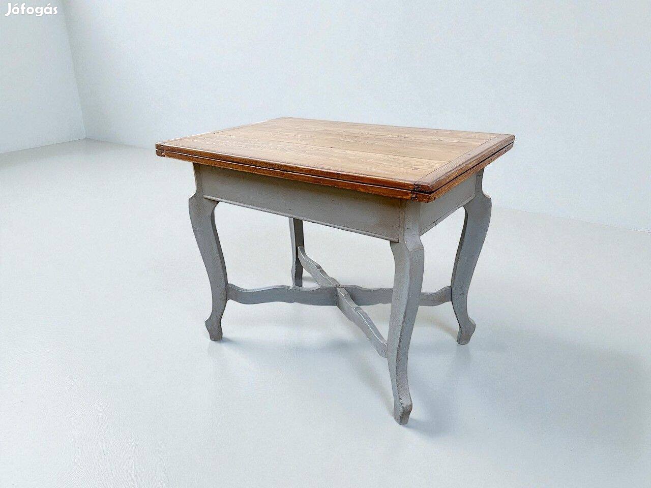 Népi stílusú felújított fa asztal bővíthető asztallappal