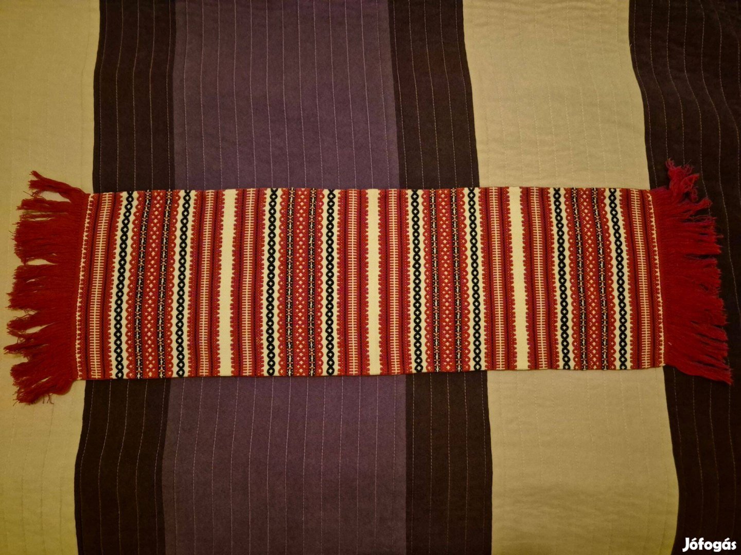 Népi szőttes, fekete-piros -fehér terítő, asztalközép