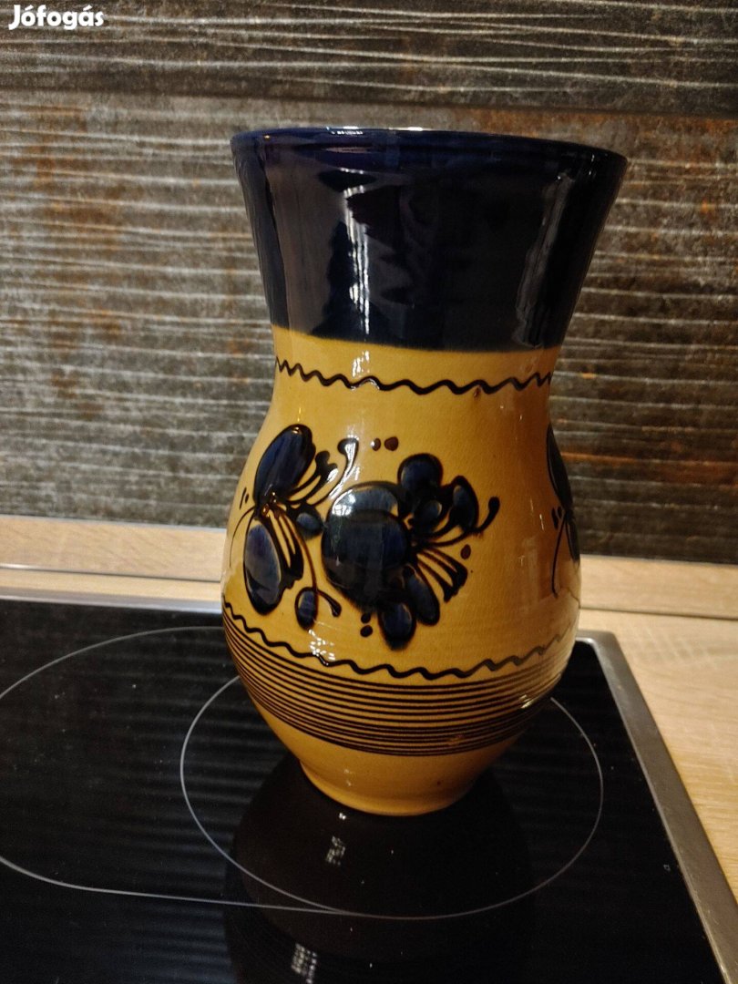 Népművészeti váza Korondi jellegű mintával kb.24 cm