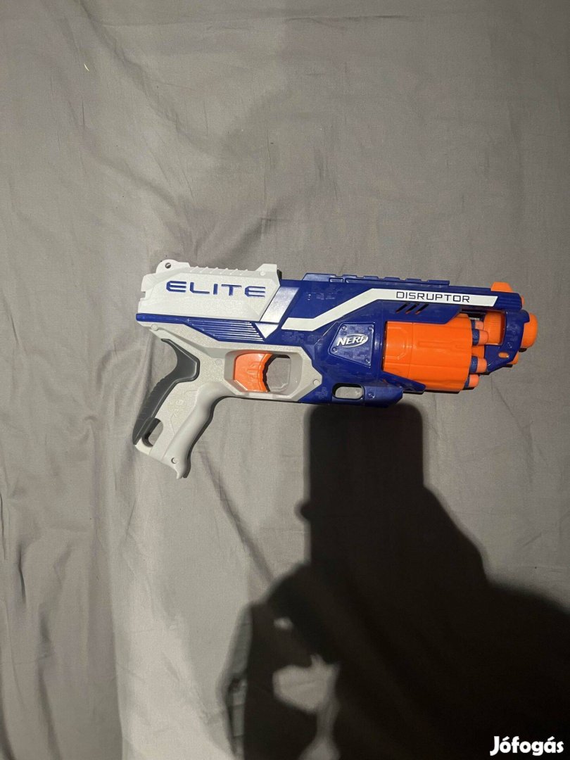 Nerf Elite szivacslövő