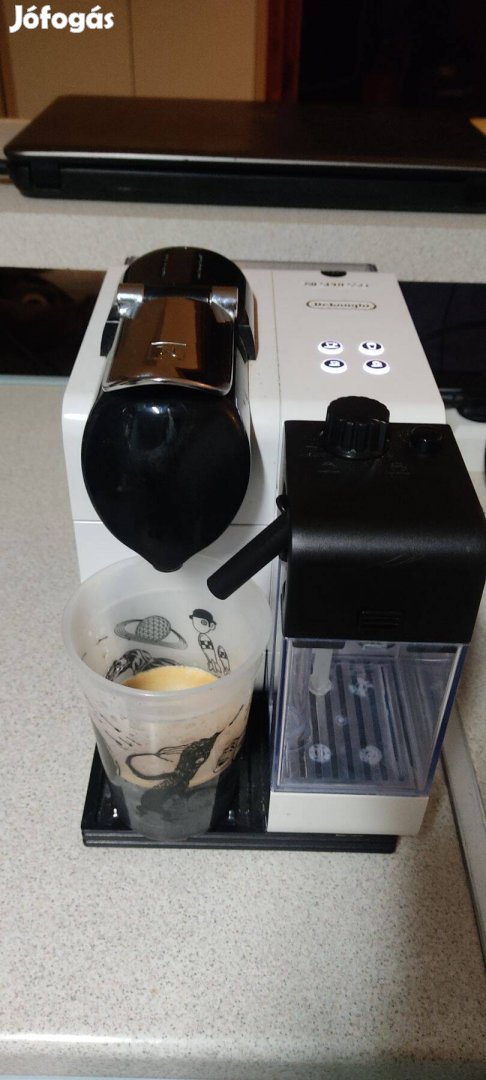 Nespresso Delonghi EN 560 Lattissima Touch 09l víztartály, tejtartály