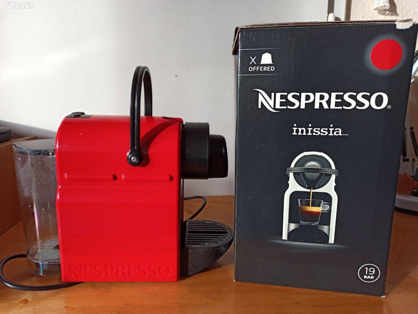 Nespresso Inissia (19 bar, 1260 W)