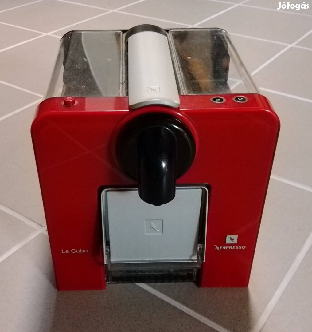 Nespresso Le cube kapszulás kávéfőző piros színben