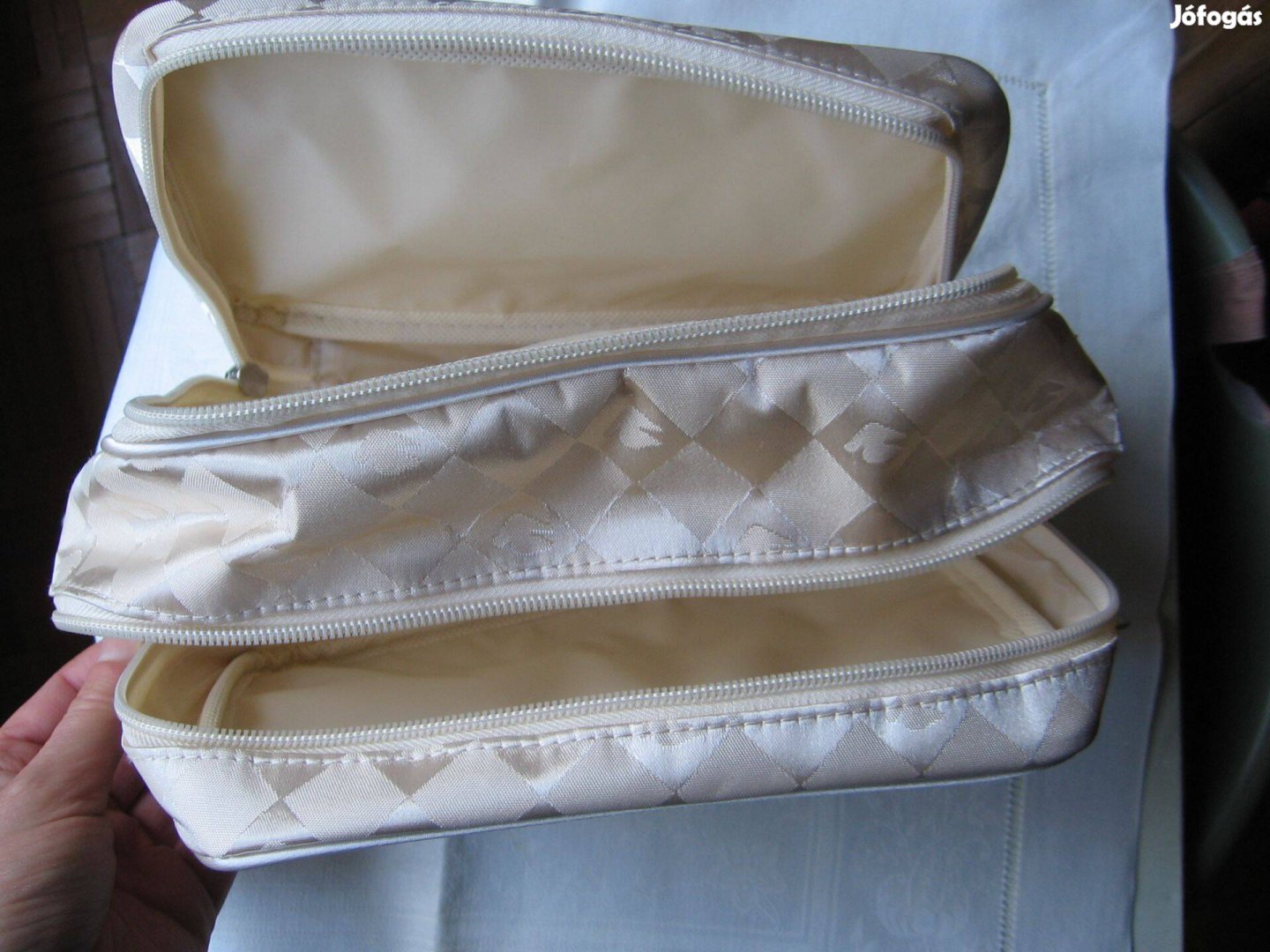 Neszeszer, piperetáska - bézs