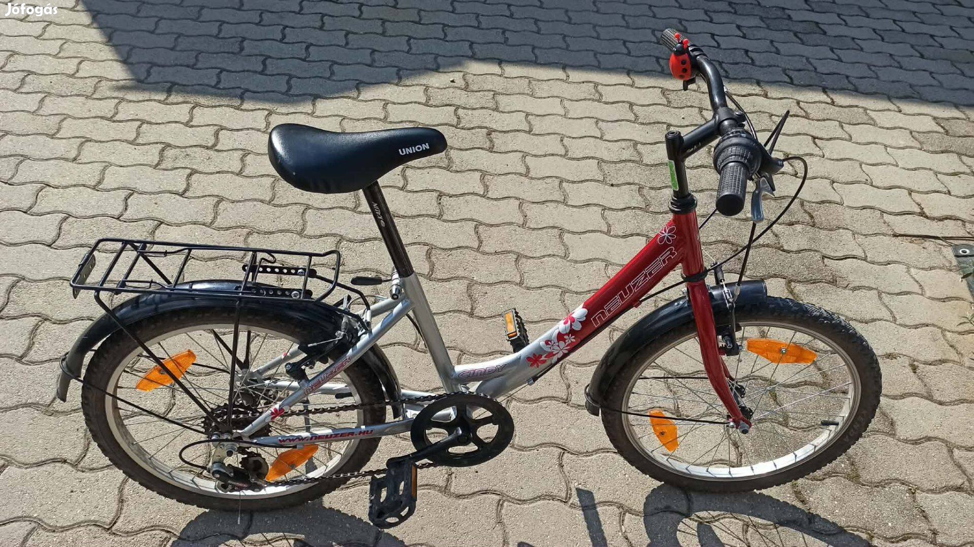 Neuzer Cindy 20 lány kerékpár