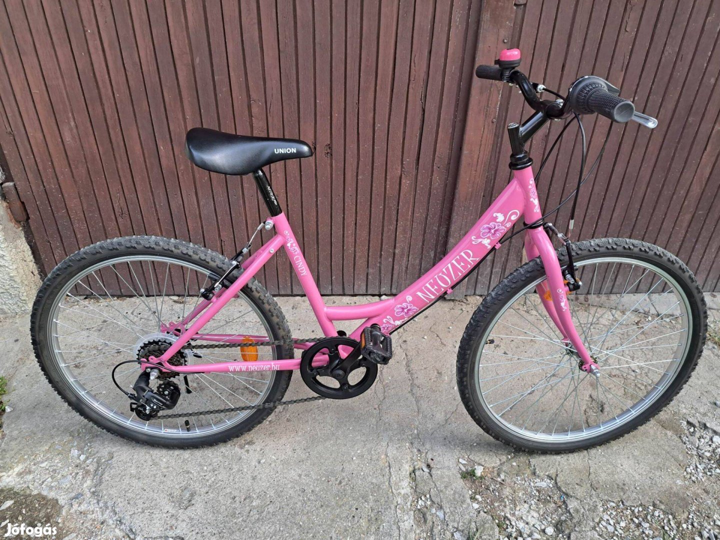 Neuzer Cindy 24" os újszerű lány kerékpár eladó!