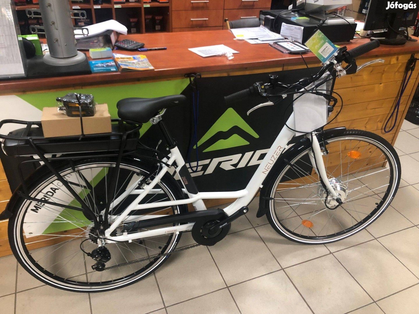 Neuzer E-Trekking Zagon Női Mxus merev villával E-bike